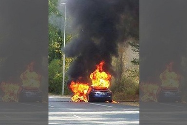 Xe Tesla bất ngờ bốc cháy khi đang chạy thử