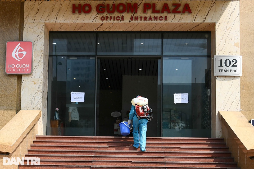 Phong tỏa 2 chung cư có ca dương tính là F1 cặp vợ chồng giám đốc Hacinco - 3 Phong tỏa 2 chung cư có ca dương tính là F1 cặp vợ chồng giám đốc Hacinco - 3