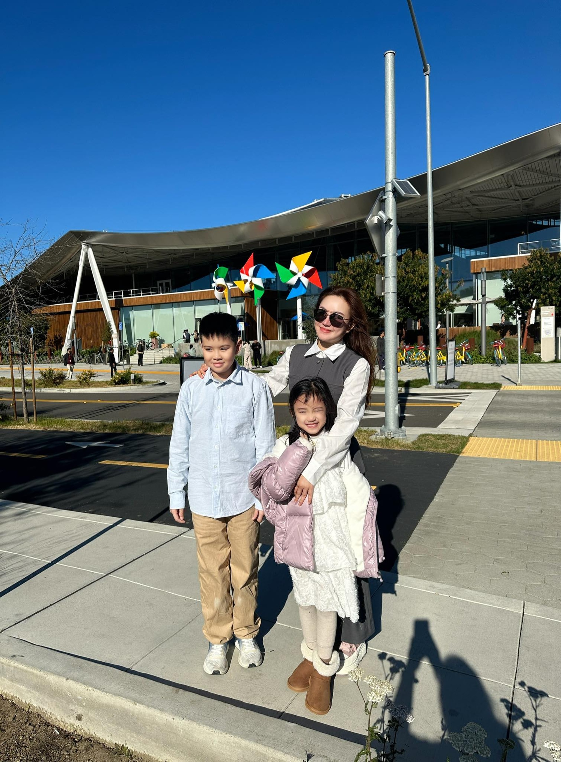 Vy Oanh tuổi 40: Giữ sắc vóc sau 3 lần sinh nở, viên mãn bên chồng đại gia - 8 Vy Oanh tuổi 40: Giữ sắc vóc sau 3 lần sinh nở, viên mãn bên chồng đại gia - 8