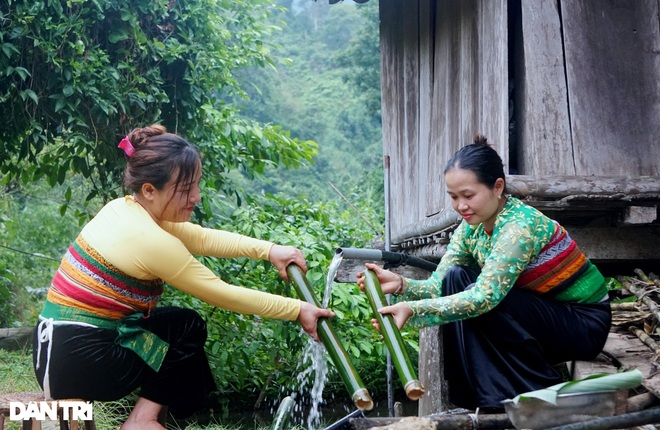 Độc đáo món cơm đồ trong ống nứa, mang hơi thở của núi rừng - 7 Độc đáo món cơm đồ trong ống nứa, mang hơi thở của núi rừng - 7