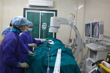 Cứu sống bệnh nhân vỡ động mạch chủ bụng bằng kỹ thuật đặc biệt