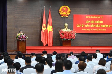 Nâng cao bản lĩnh chính trị, đổi mới sinh hoạt chi bộ