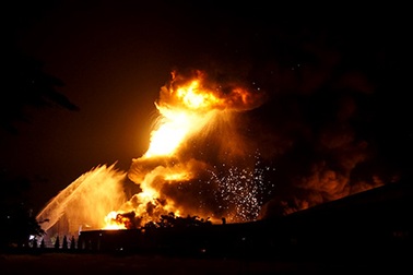 Vụ cháy thiêu rụi 7.000m2 nhà xưởng: Do vận chuyển hóa chất