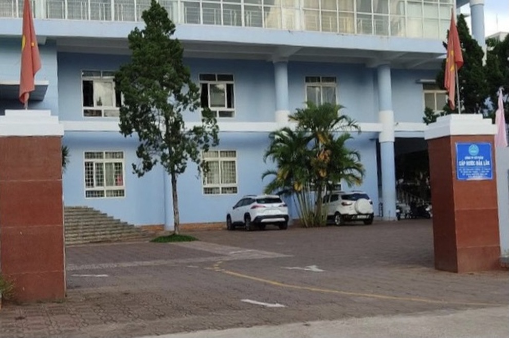 Nhân viên công ty cấp nước tử vong khi đang sửa điện máy bơm - 1 Nhân viên công ty cấp nước tử vong khi đang sửa điện máy bơm - 1