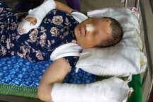 Chồng đánh vợ bất tỉnh rồi cắt tay tự tử