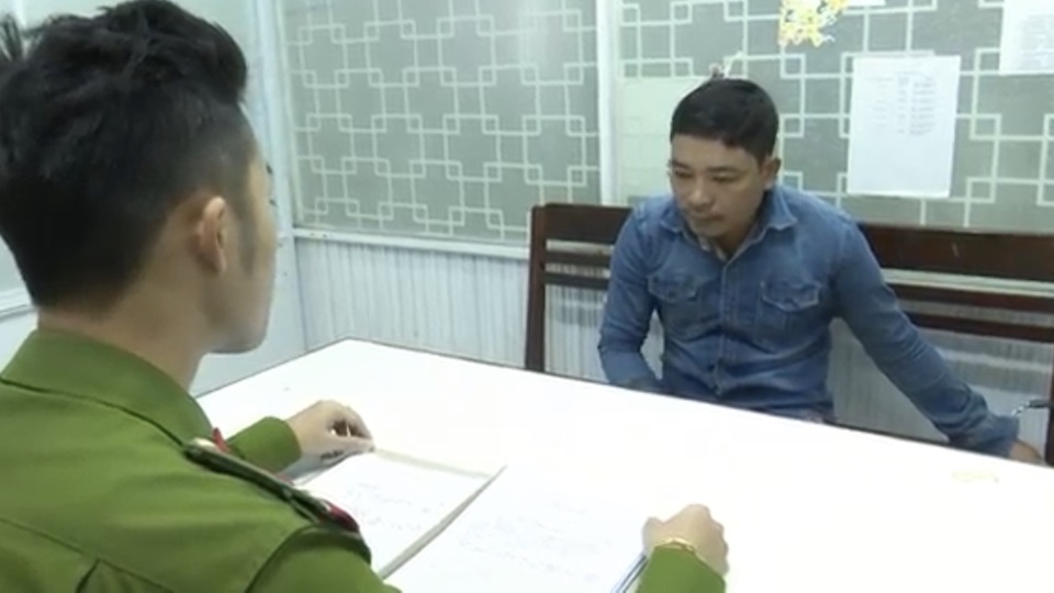 Một đối tượng khai 6 lần đập cửa kính ô tô, trộm 400 triệu đồng - 1