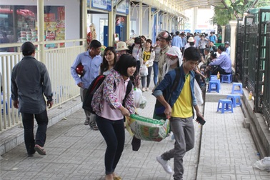 Bến xe vẫn đông nghịt người trở lại Thủ đô sau kỳ nghỉ lễ