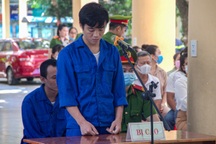 Cái cúi đầu nhận tội của tên cướp ngân hàng vì áp lực "con nhà người ta"