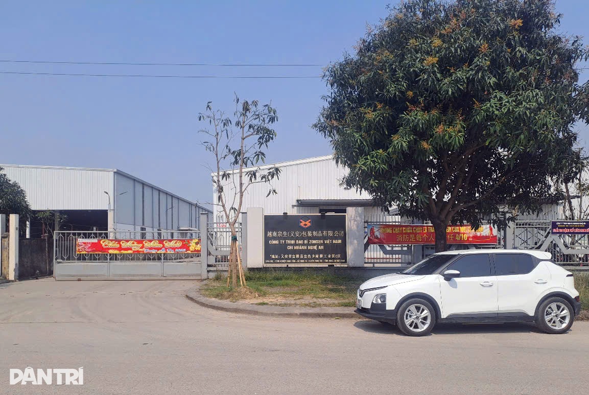 Kollektiv arbeidsstans for emballasjearbeidere: Bedriften samtykker i å heve lønningene - 1 Vụ công nhân bao bì ngừng việc tập thể: Doanh nghiệp đồng ý tăng lương - 1