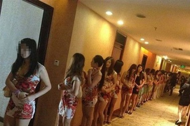 Mẹ “thuê” con trai tìm gái trẻ bán vào động mại dâm ở Trung Quốc