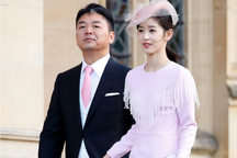 Tỷ phú Trung Quốc sụp đổ danh tiếng vì bị "gài bẫy" cưỡng dâm ở nước ngoài