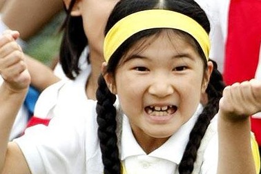 Công chúa Nhật bị bắt nạt ở trường