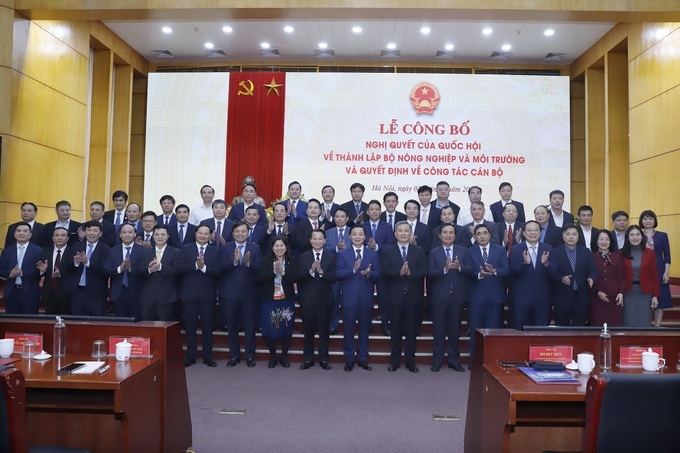 Se pone en marcha el Ministerio de Agricultura y Medio Ambiente, nombrando una serie de funcionarios - 2 Ra mắt Bộ Nông nghiệp và Môi trường, bổ nhiệm hàng loạt cán bộ - 2