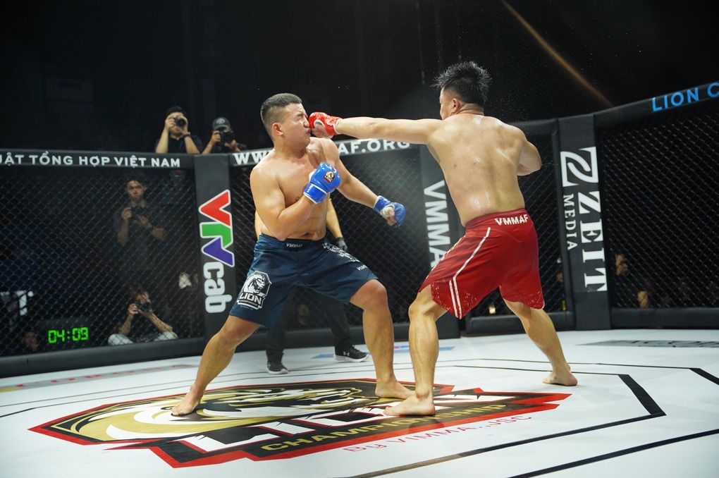 Trần Quang Lộc hạ knock-out Lý Tiểu Long của Trung Quốc - 17 Trần Quang Lộc hạ knock-out Lý Tiểu Long của Trung Quốc - 17