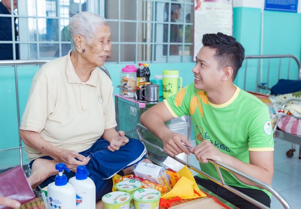 Hồ Đức Vĩnh thân thiết bên Nhã Phương, Nam Cường - 3 Hồ Đức Vĩnh thân thiết bên Nhã Phương, Nam Cường - 3