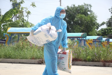 Long An ưu tiên đón thai phụ, người có bệnh nền từ vùng dịch TPHCM về quê