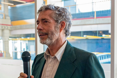 Giáo sư đại học Mỹ thành tỷ phú nhờ dồn tiền vào dự án sinh viên