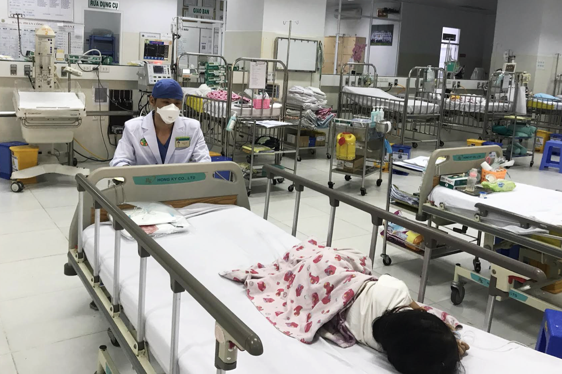 Cháu nhức đầu, bà tưởng bị hậu Covid không đưa đi viện, bé gái nguy kịch - 2 Cháu nhức đầu, bà tưởng bị hậu Covid không đưa đi viện, bé gái nguy kịch - 2