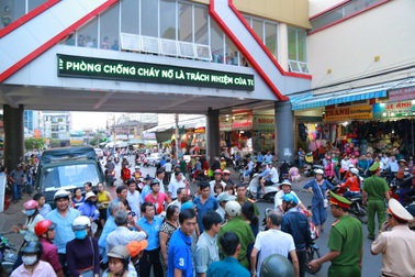 Phó Chủ tịch phường bị tát khi đi dẹp chợ đêm