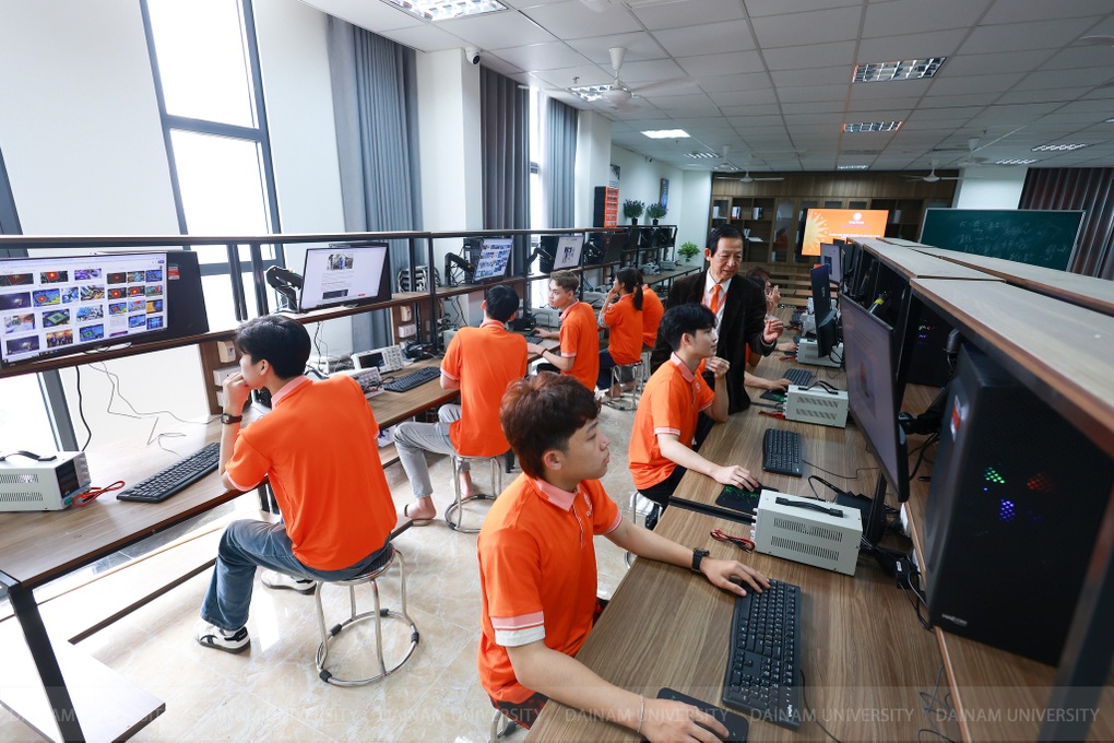 Trường Đại học Đại Nam tặng học bổng 15% toàn khóa cho con em ngành quân đội, công an - 6 Trường Đại học Đại Nam tặng học bổng 15% toàn khóa cho con em ngành quân đội, công an - 6
