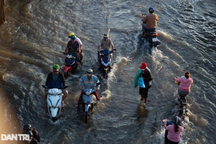 Cảnh báo ngập tại TPHCM chiều 1/10 do mưa dông kết hợp triều cường