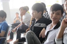 Sinh viên bơ phờ “săn” vé tàu xe về quê ăn Tết