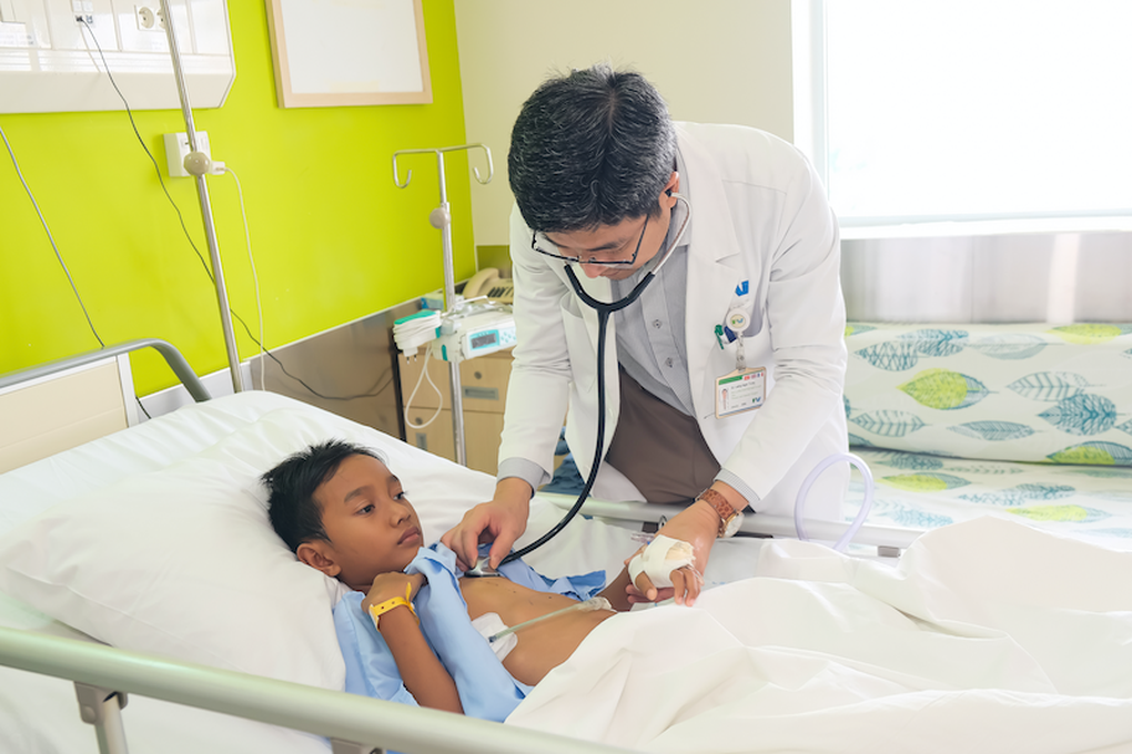 Phẫu thuật tái tạo lồng ngực cho bé trai 9 tuổi bị lõm ngực bẩm sinh nặng - 3 Phẫu thuật tái tạo lồng ngực cho bé trai 9 tuổi bị lõm ngực bẩm sinh nặng - 3