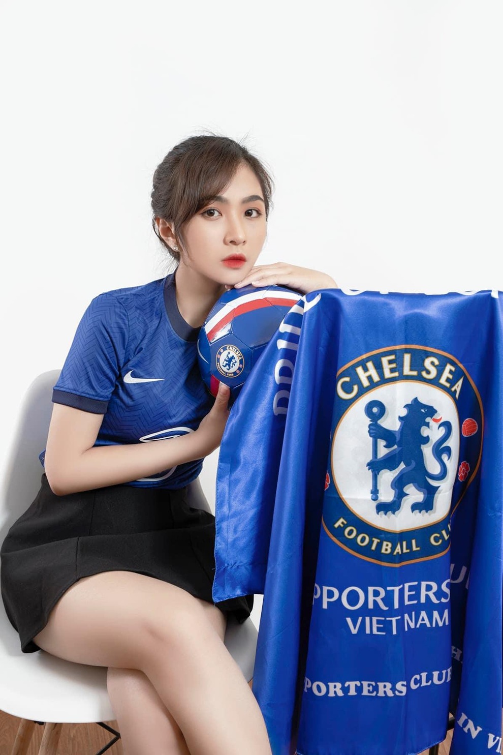 Người đẹp 17 năm yêu CLB Chelsea ước mơ thành diễn viên nổi tiếng - 2 Người đẹp 17 năm yêu CLB Chelsea ước mơ thành diễn viên nổi tiếng - 2