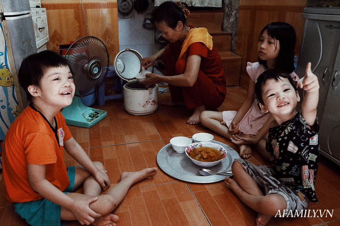 Ánh mắt ngây thơ của 3 đứa trẻ bị bỏ rơi qua khe cửa: &quot;Cháu muốn đi học&quot; - Ảnh 8.