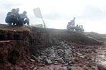 Sau bão, Nam Định dồn sức cứu hộ đê