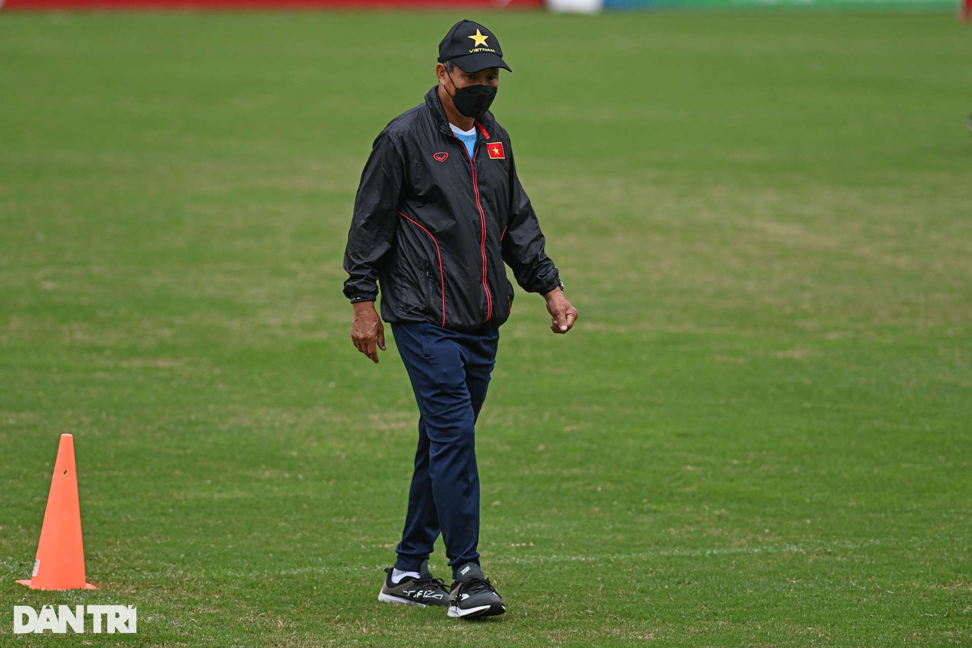 Trung vệ thép Chương Thị Kiều tập riêng ở buổi tập của tuyển nữ Việt Nam - 4