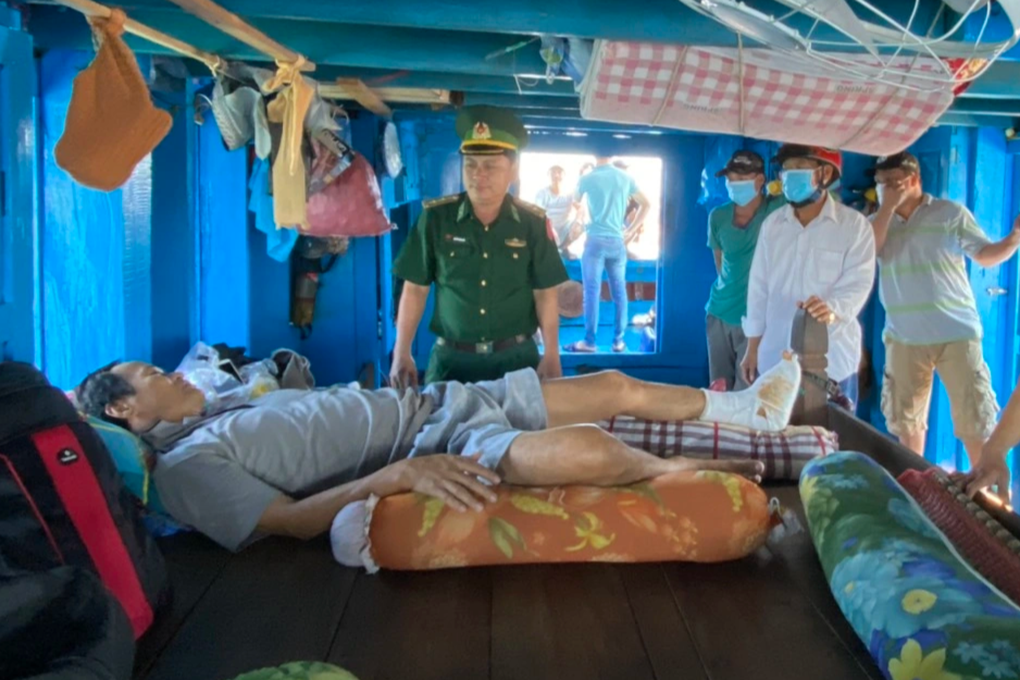Ngư dân trình báo bị tàu nước ngoài bắn trọng thương - 1 Ngư dân trình báo bị tàu nước ngoài bắn trọng thương - 1