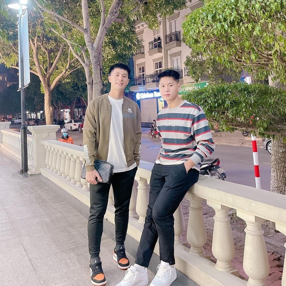 View - Dàn anh em trai "cực phẩm" của cầu thủ Việt: Vừa đẹp, vừa có tài | Báo Dân trí