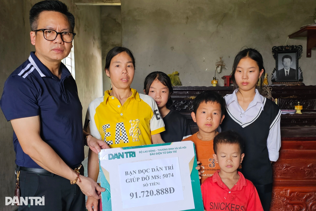 Hơn 226 triệu đồng đến với 4 đứa trẻ mồ côi bố - 1 Hơn 226 triệu đồng đến với 4 đứa trẻ mồ côi bố - 1