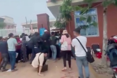 Chen lấy, xô đẩy kinh hoàng khi đi làm sổ đỏ