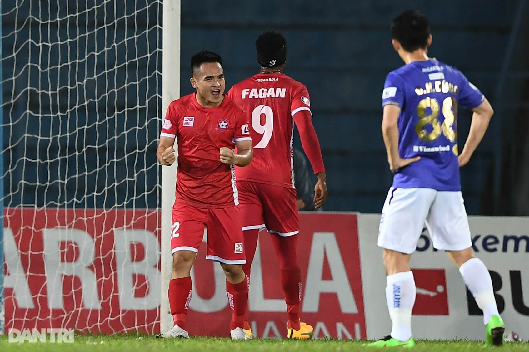 Người hùng Tấn Trường giúp CLB Hà Nội có 3 điểm đầu tiên ở V-League - 11 Người hùng Tấn Trường giúp CLB Hà Nội có 3 điểm đầu tiên ở V-League - 11