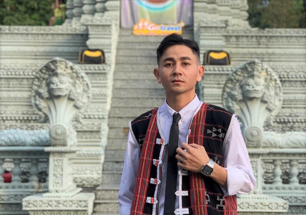 Chàng trai dân tộc Cơ Tu - Danh Zoram ra mắt ca khúc A may ơi - 2 Chàng trai dân tộc Cơ Tu - Danh Zoram ra mắt ca khúc A may ơi - 2