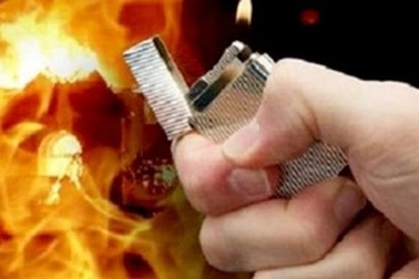 Truy tố bị can tạt xăng đốt chết bạn gái