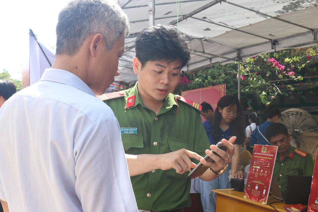 Tuổi trẻ Bình Định hưởng ứng ngày chuyển đổi số quốc gia - 2 Tuổi trẻ Bình Định hưởng ứng ngày chuyển đổi số quốc gia - 2