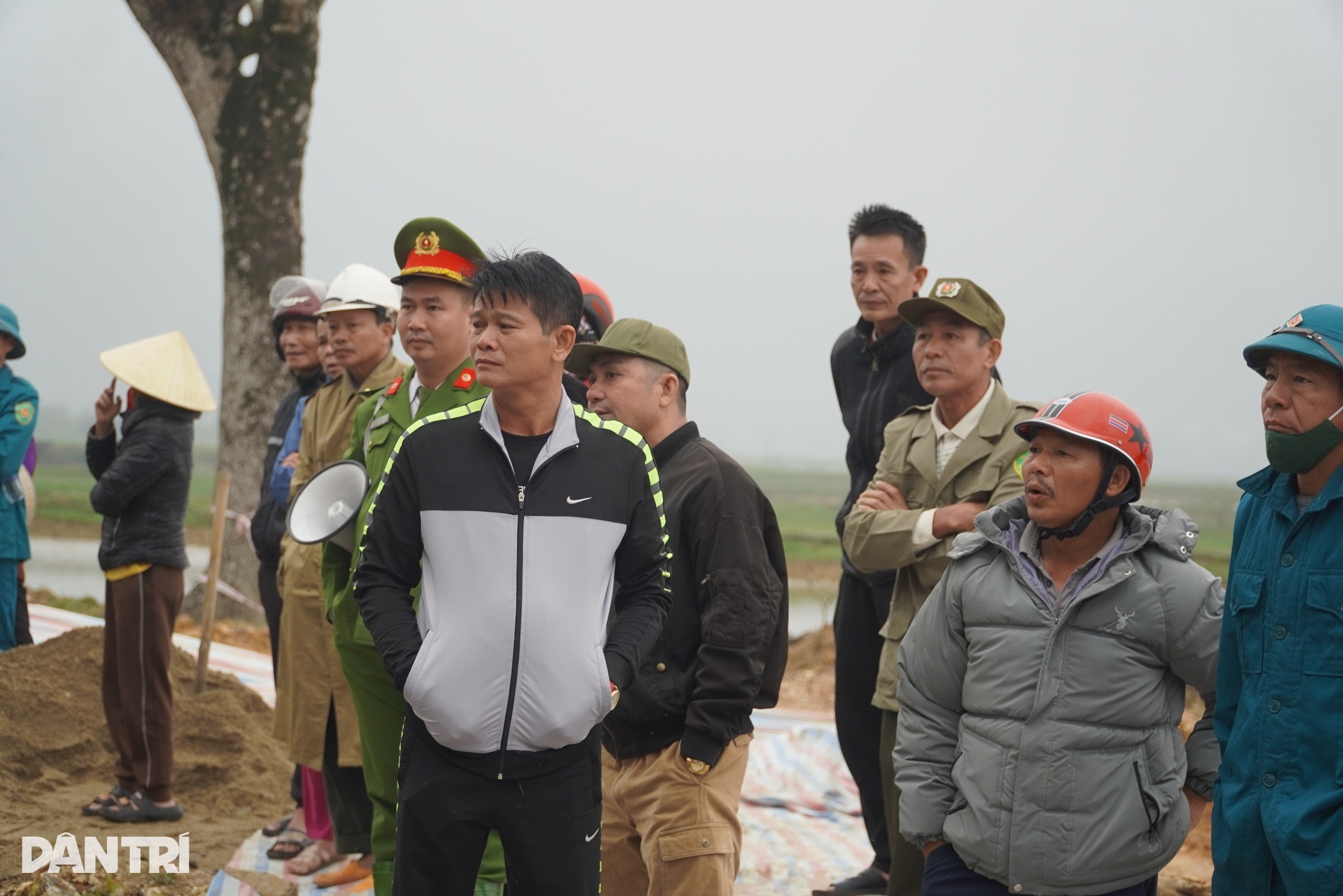 Dự án đường 150 tỷ đồng đứt đoạn: Thần đèn di dời cổng đền 200 tuổi - 4 Dự án đường 150 tỷ đồng đứt đoạn: Thần đèn di dời cổng đền 200 tuổi - 4