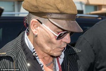 "Cướp biển" Johnny Depp xuống sắc thấy rõ