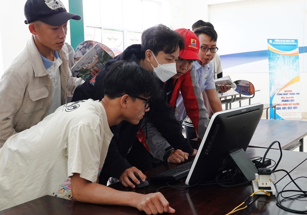 500 học sinh khám phá chính mình để chọn nghề phù hợp - 1