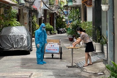 Phát sách miễn phí cho khu cách ly, kêu gọi người dân "khép cửa đọc sách"