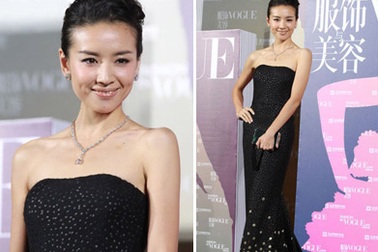 Đổng Khiết quyến rũ đi dự tiệc 