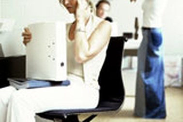 Làm việc trong môi trường “âm thịnh”