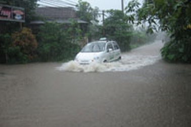 Hà Tĩnh ngập nặng, lốc xoáy làm tốc mái 22 ngôi nhà 