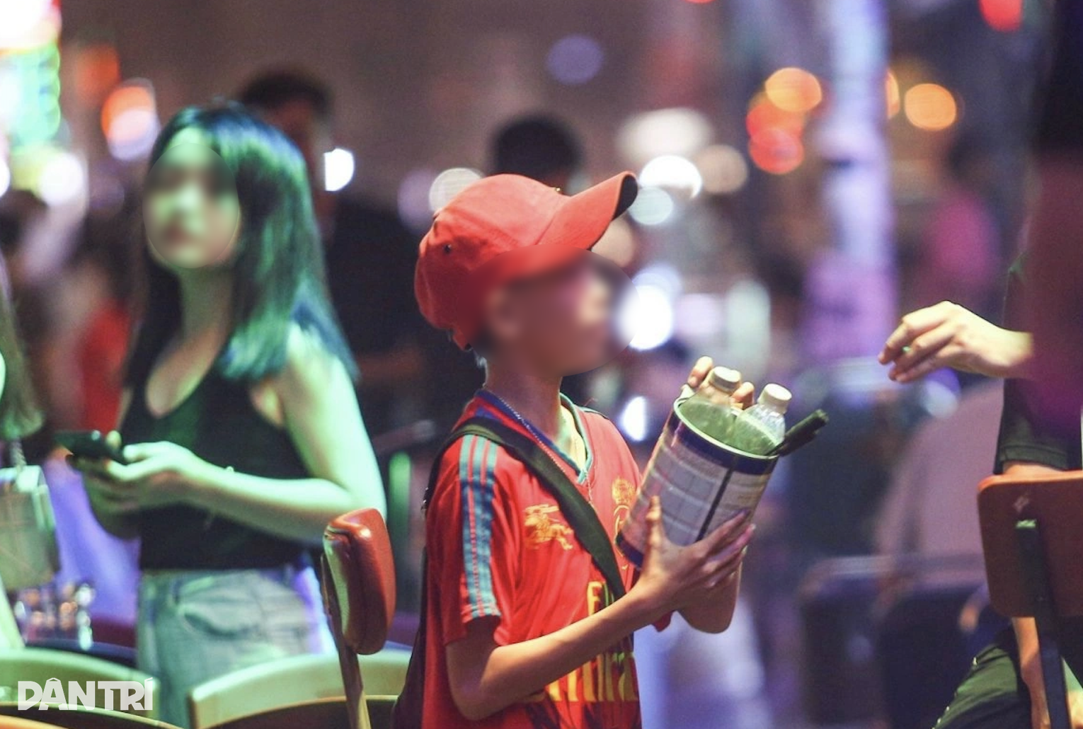 Trik canggih kelompok penggembalaan anak di HCMC - 1  Thủ đoạn tinh vi của nhóm chăn dắt trẻ em ở TPHCM - 1