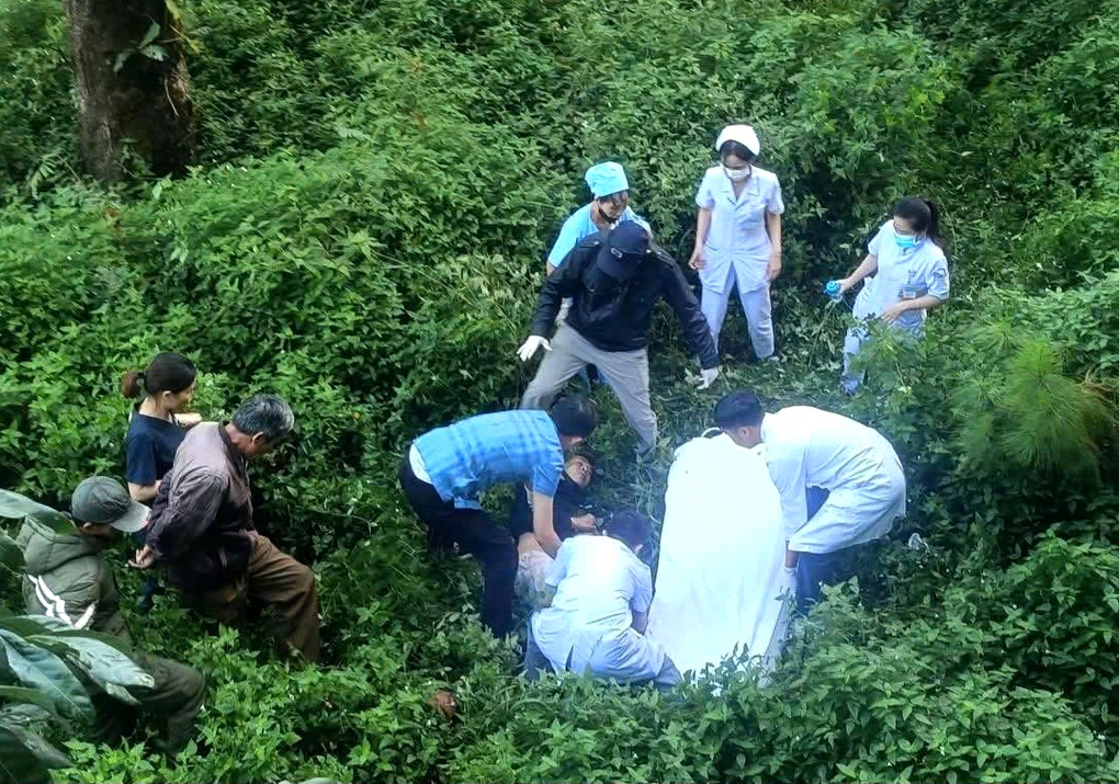 Bệnh nhân nhảy từ tầng 3 bệnh viện ở Lâm Đồng - 1