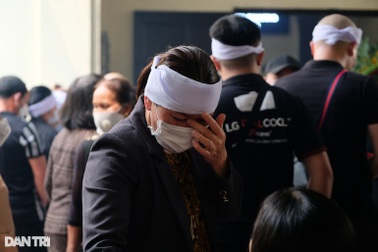 Nhiều người xếp hàng chia buồn với gia đình 5 nạn nhân vụ cháy tại Hà Nội