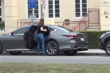 Ben Affleck và Jennifer Garner cùng nhau đón con ở trường